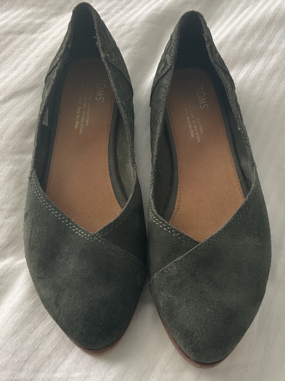 Toms Jutti olive green pointed toe suede flats. 8